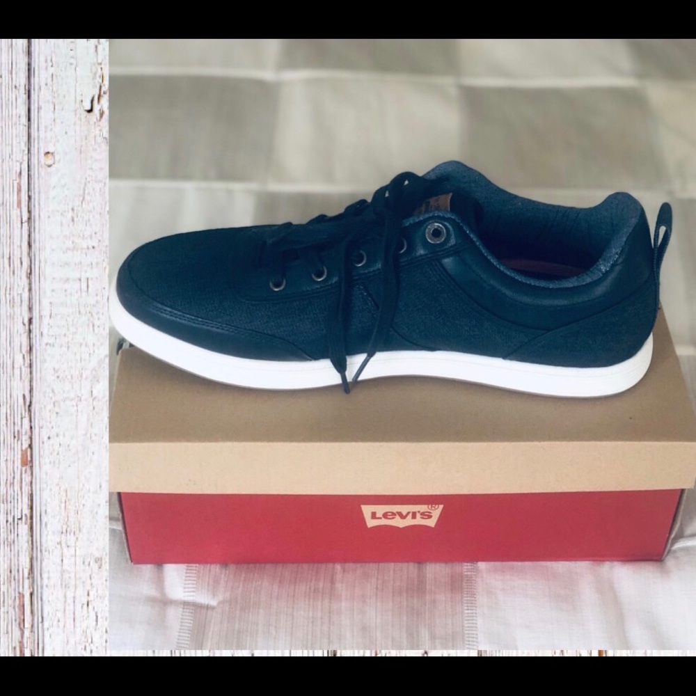 LEVI’S MEN’S MONTEREY SNEAKER